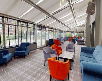 Village Hotel Chester St David's - Deeside - Lounge
