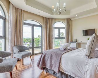 Villa Tasha Luxury Suites, Lanseria - Lanseria