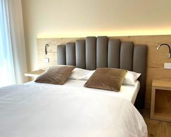 Bernina Suites - vicino al Bernina Express - Tirano - Bedroom