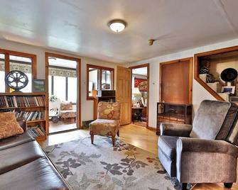 Swiss Farm Inn - Entire Inn to Yourself - Pittsfield - Sala de estar