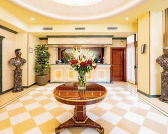 Hotel Internazionale - Bologna - Lễ tân