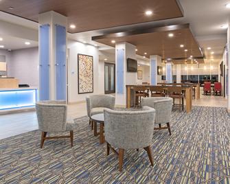 Holiday Inn Express & Suites Lincoln I - 80 - Lincoln - Lobby