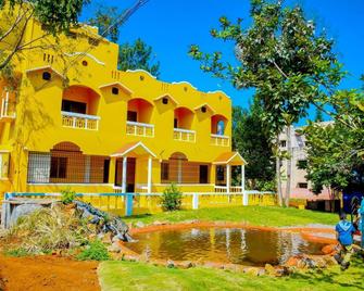 Fundera Aqua Stay - Yelagiri - Building