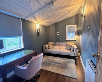 Challenger Bothy - Lairg - Living room