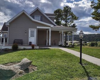 Family Farm with Mountain Views - Timberville - Bâtiment
