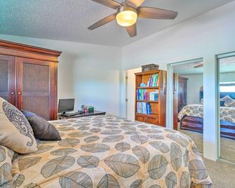 East Colorado Springs Home with Game Room and Backyard - Colorado Springs - Chambre