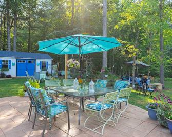 Charming Charlottesville Apt with Outdoor Space! - Charlottesville - Patio