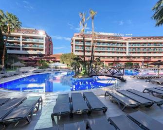 Ohtels Vila Romana - סאלו - בריכה