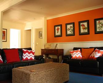 Merrimeet Cottages - Bright - Living room