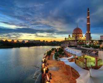 The Loft Plaza Hotel - Bangi