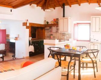 Casas da Tia Alice - Mafra - Sala de jantar