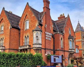 Corner House Hotel - Taunton - Building