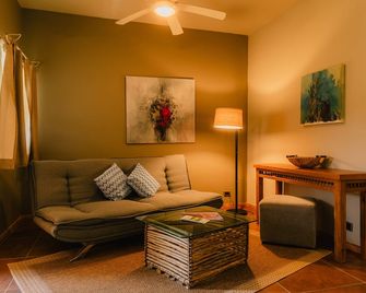 La Poza Boutique Hotel and Spa - Adults 15 plus - Todos Santos - Sala de estar