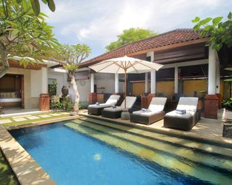 Sagara Villas And Suites - Denpasar - Piscina