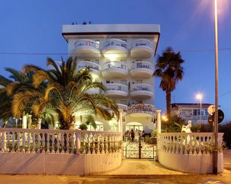 Hotel Eva - Alba Adriatica - Building