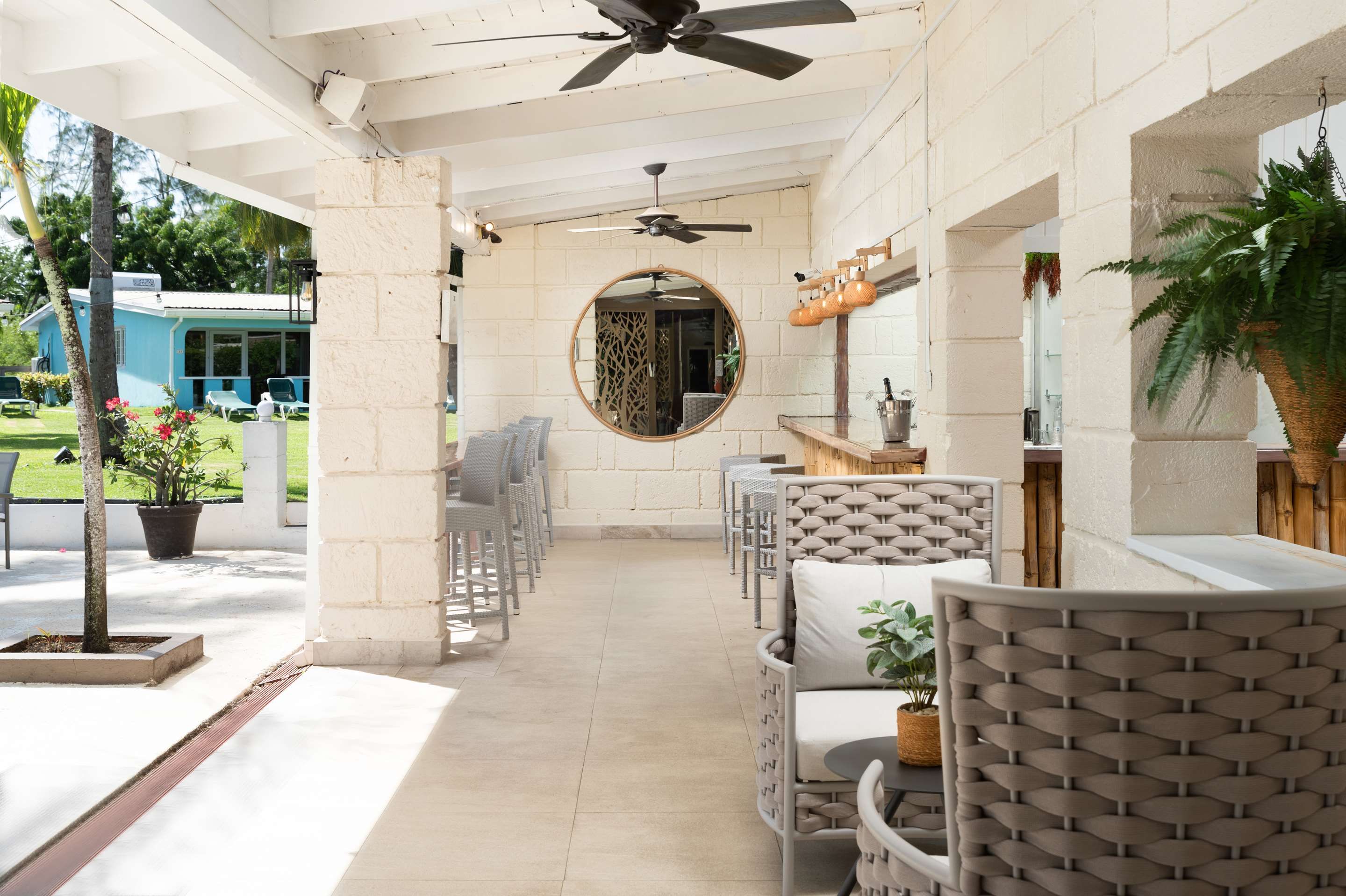 أول سيزونز ريزورت - يوروبا