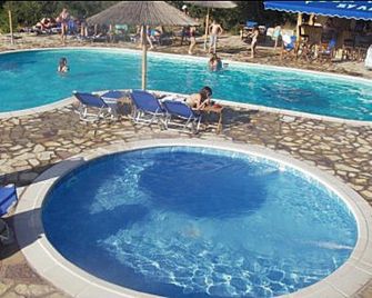 To Xilino Chorio - Sidirókastro - Piscina