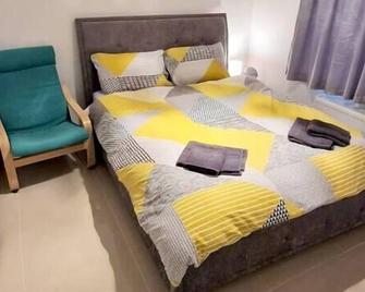 Modern 3-Bed House in Surrey Quays - London - Bedroom