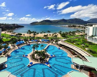 Beachfront Resort minutes away from Nawiliwili Bay! With Private Balcony! - Lihue - Svømmebasseng