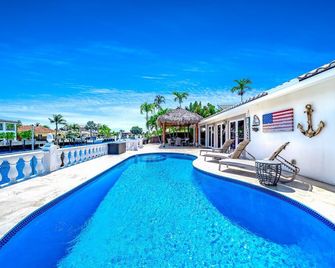 Heated Pool+Waterfront! Tiki Hut+1 Mile To Beach! - فورت لاودردال - حوض السباحة