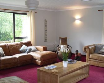 Comfortable Property With Ample Space And Views Of The 5 Sisters Of Kintail - Kyle - Soggiorno