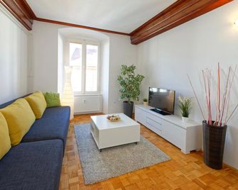 Ljubljana Center Apartments - Ljubljana - Oturma odası