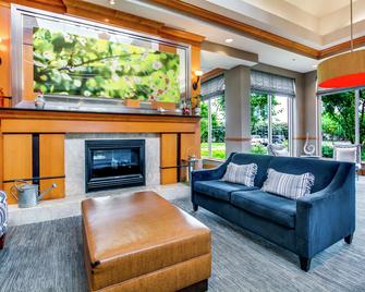 هيلتون جاردين إن لويسفيل إيربورت - لويزفيل (كنتاكي) - غرفة معيشة