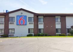 Motel 6 Saukville - Saukville - Building