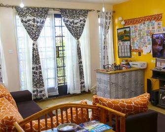 Nairobi Airport Apartments - Nairobi - Living room