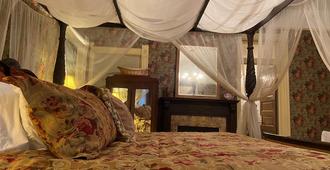 The Queen Anne Inn - Augusta - Bedroom