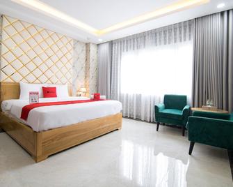 Silk Hotel near Tan Son Nhat Airport - Ho Chi Minh City - Bedroom