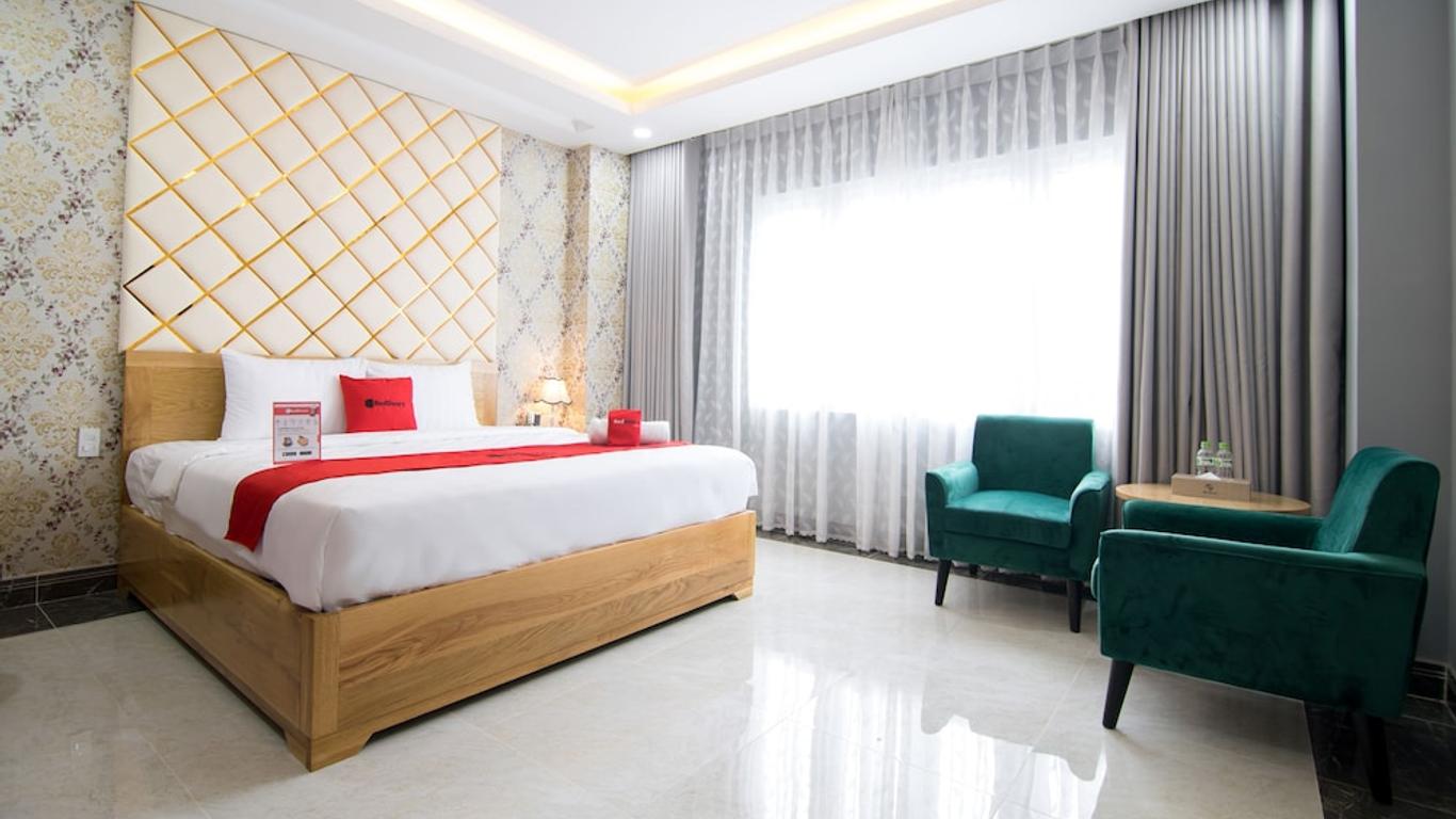 Silk Hotel near Tan Son Nhat Airport