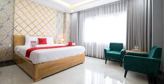 Silk Hotel near Tan Son Nhat Airport - Ho Chi Minh City - Bedroom