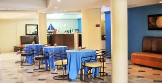 Regatta Residence Hotel - Iloilo City - Restaurante