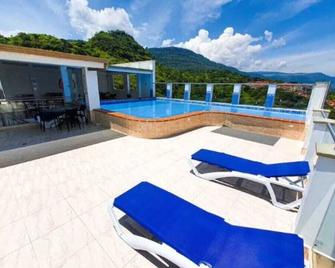 Quedate Apartahotel San Gil Plaza - San Gil - Bazén