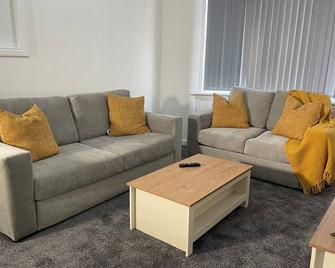 Entire Modern Home Middlesbrough - Middlesbrough - Living room