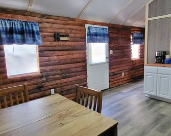 Whiskey Ridge Cabin -East Bernstadt 7min From Wildcat Atv Park On Sxs. - East Bernstadt - Dining room