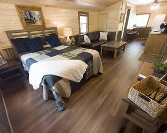 Waterfront.Cozy Cabin On The Water- In A Quiet Tributary Of Caddo Lake! - Karnack