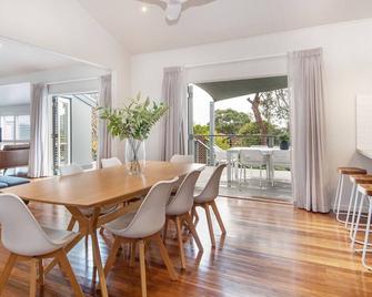 Devon Mt Martha Escape with Spa and Views - Mount Martha - Dining room