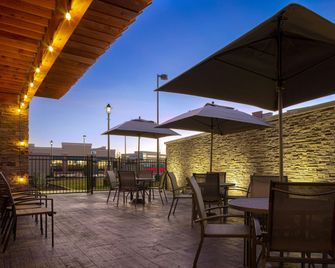 Fairfield by Marriott Inn & Suites Denver Airport at Gateway Park - Denver - Patio