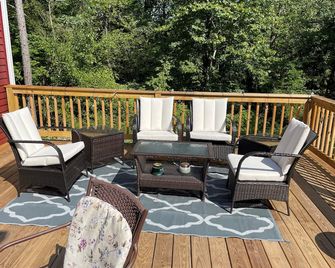 Comfortable farmhouse in South Amherst - Amherst - Balcón