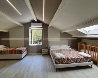Villa Il Querceto, for 20 people, 6 bedrooms, private pool, near the sea - Corridonia - Camera da letto