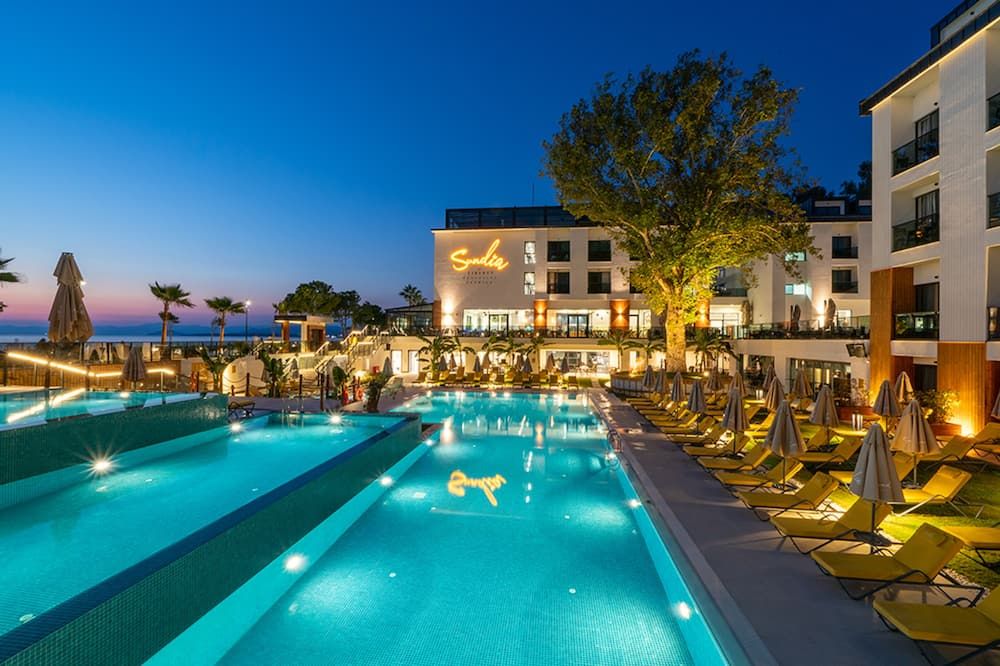 صنديا إكسكلوسيف باي ليبرتي فيثي - لبالغين فقط - فيثي - حوض السباحة