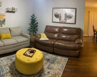 3 blocks from AT&T Stadium 2 bedroom-sleeps 6 - Arlington - Sala de estar