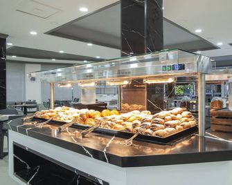 Hotel Benidorm East by Pierre & Vacances - Benidorm - Buffet