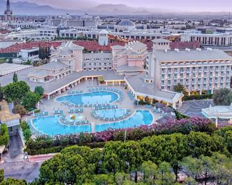 إنفيستا هوتيلز بيليك - بيليك - حوض السباحة