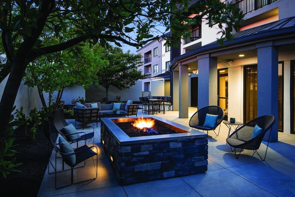 Courtyard by Marriott Seattle Northgate - סיאטל - פטיו