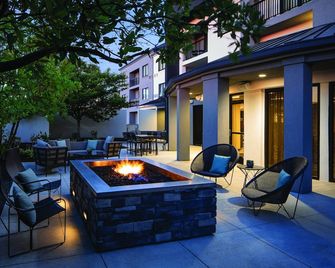 Courtyard by Marriott Seattle Northgate - Seattle - Patio