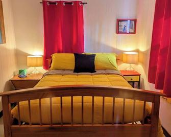 Mondrian Manor - Cottage in the lower Catskills near Ellenville and Wurtsboro - Bloomingburg - Bedroom