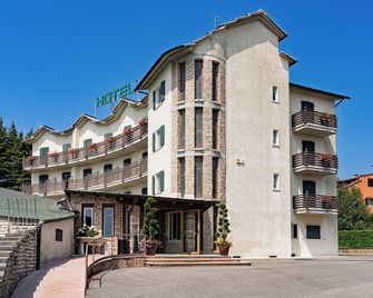 Hotel La Pineta - Cerro Veronese - Building
